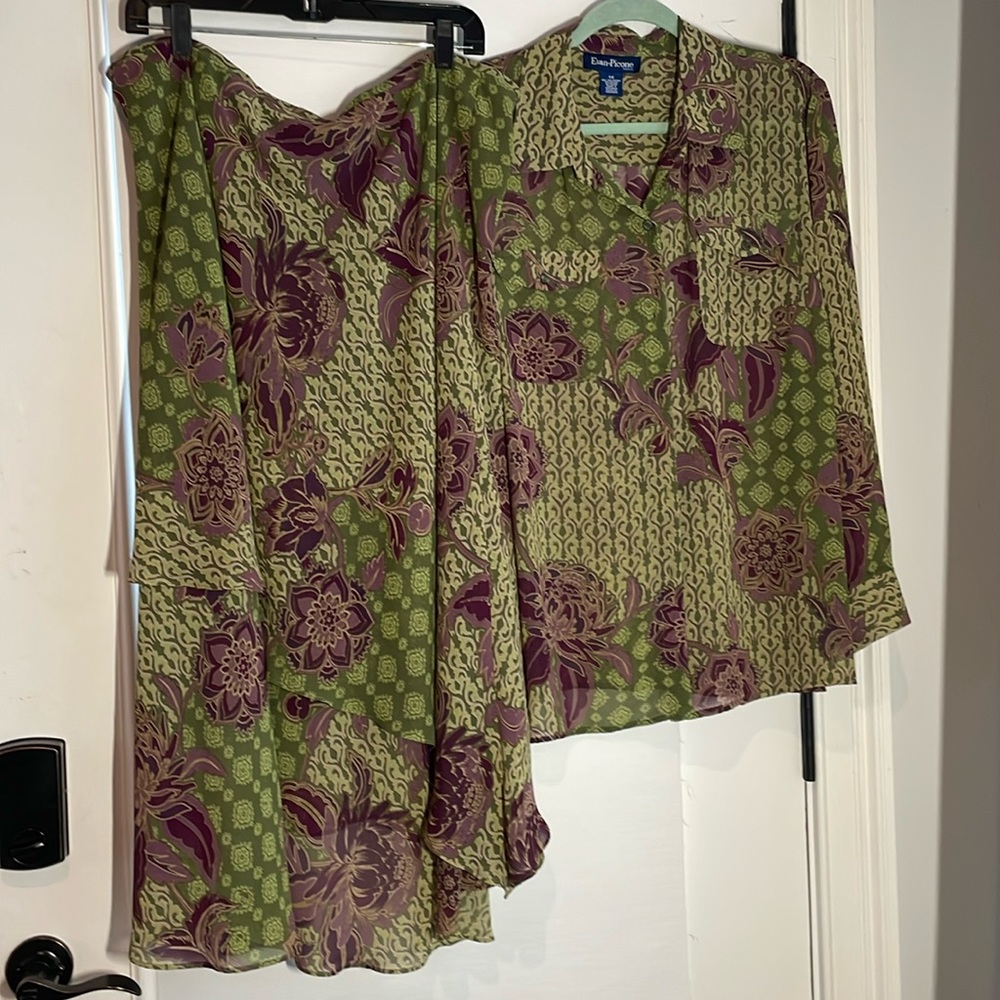 Evan-Pincone Woman two piece skirt and blouse.  Size 18 w skirt and 1x shirt T2